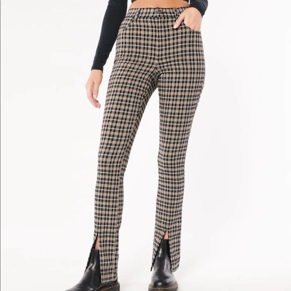 NWOT Hollister slim-fit high-rise dress pants.